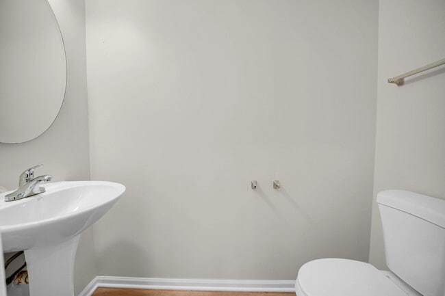 Building Photo - 4914 Montauk Dr