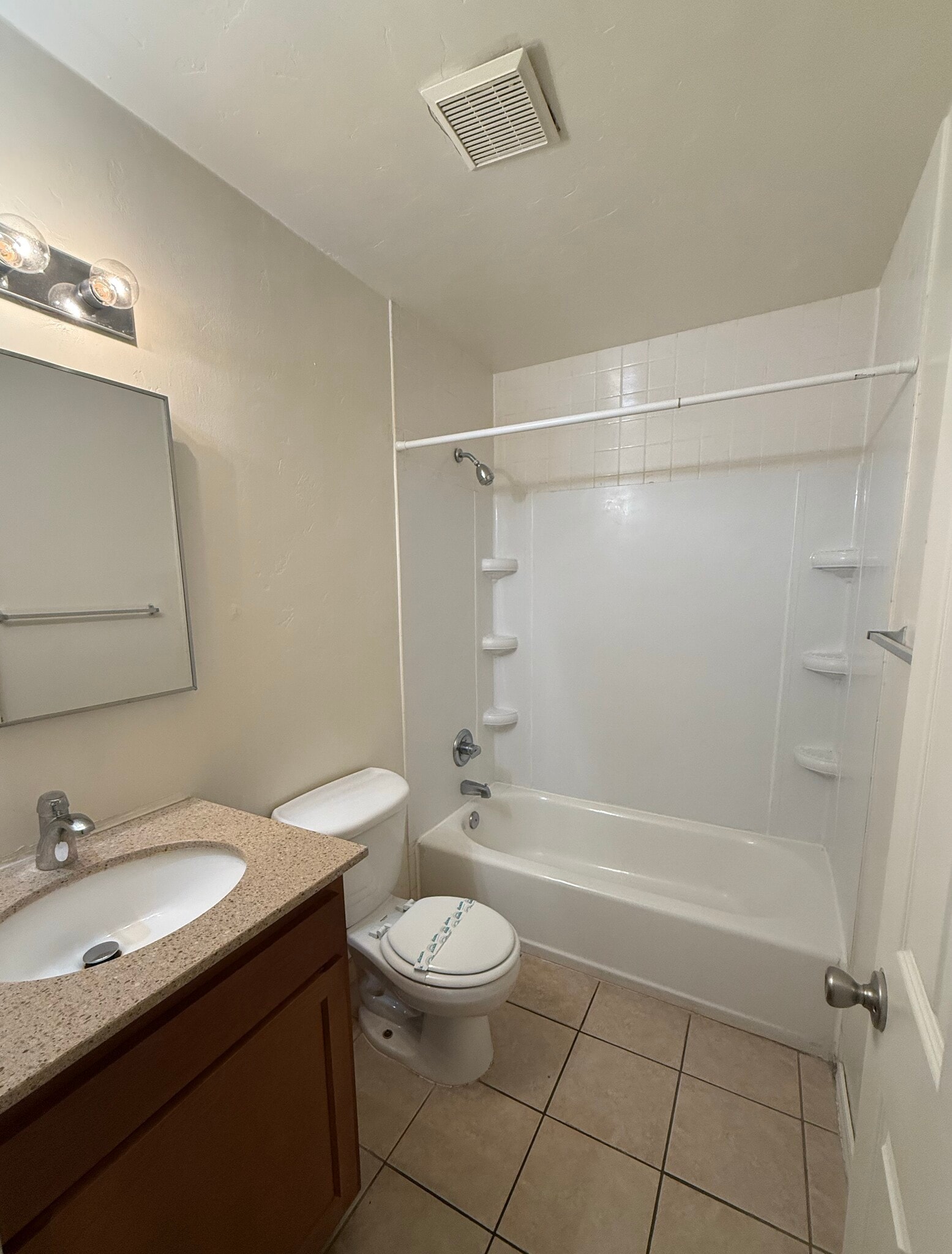 Building Photo - 1416 E Elm St