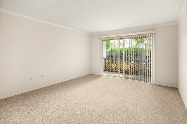 Building Photo - Upgraded Condo with Two Master Suites!!!