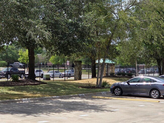 Building Photo - 305 Holleman Dr E