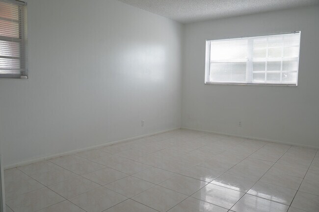 Building Photo - 231 NW 20th St