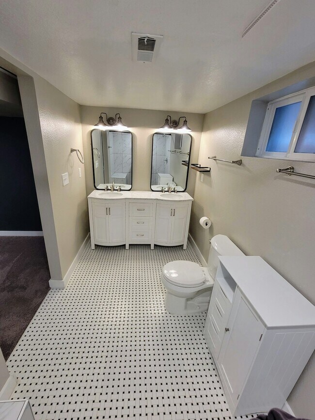 Building Photo - 3326 Steele St