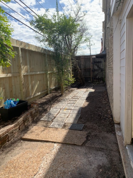 Building Photo - 2585 Marilee Ln