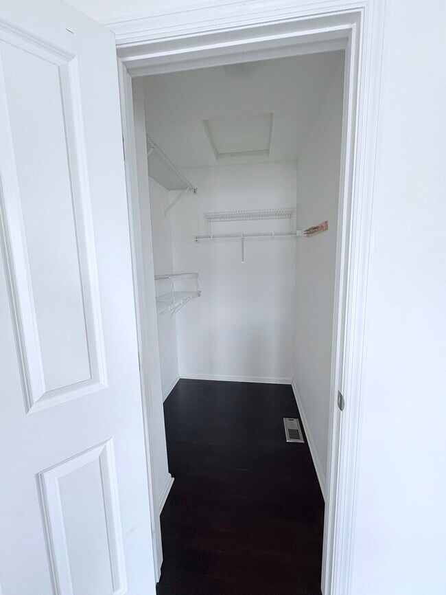 Building Photo - Stunning 2BR 3BA w/ Garage & Central A/C in Westerville!