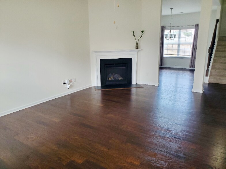 Building Photo - 814 Hillsdale Ave