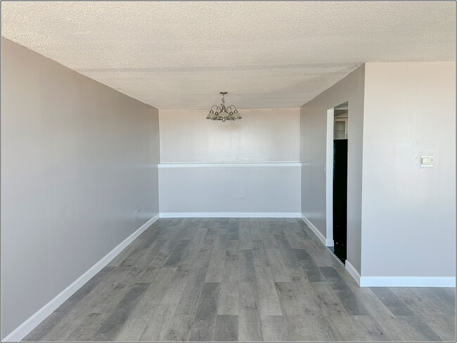 Building Photo - 8801 W Golf Rd