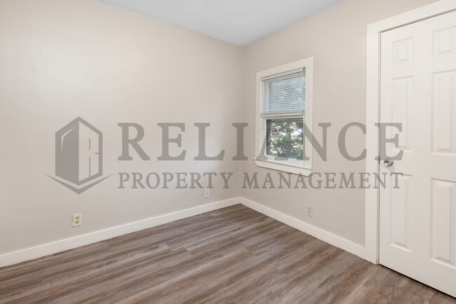 Building Photo - 1303 W 33rd St S