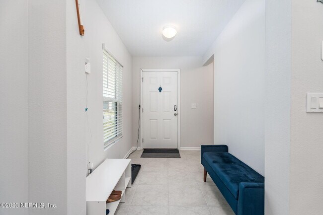 Building Photo - 581 Meadow Ridge Dr