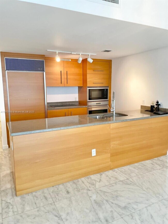 Primary Photo - 475 Brickell Ave