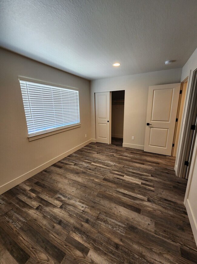 Building Photo - 2 Bedroom 2.5 Bath in Winlock