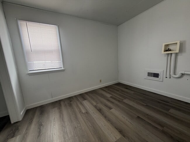 Building Photo - 338 N 2nd St