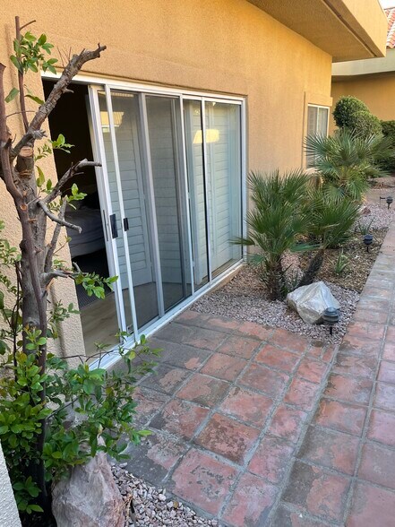 Building Photo - 45 Pebble Beach Dr