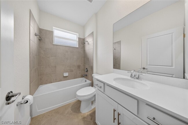 Building Photo - 2220 Dragonfruit Wy