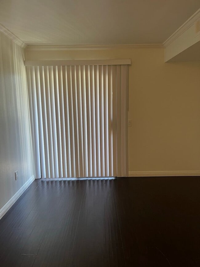 Building Photo - Spacious 2-Bedroom Condo on the First Floo...