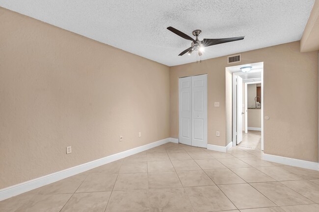 Building Photo - 2831 N Oakland Forest Dr