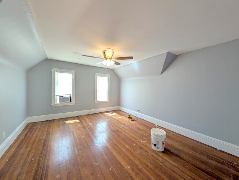 Building Photo - 47 Paulina St
