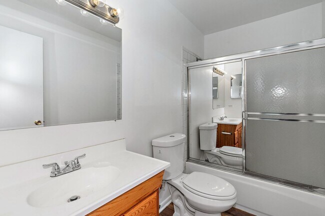 Building Photo - 1555 Perry Ct