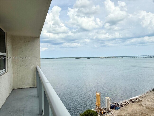 Building Photo - 1155 Brickell Bay Dr