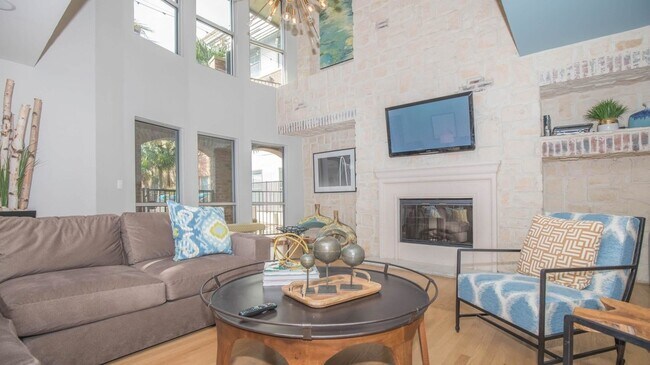 Building Photo - 1001 Ross Ave