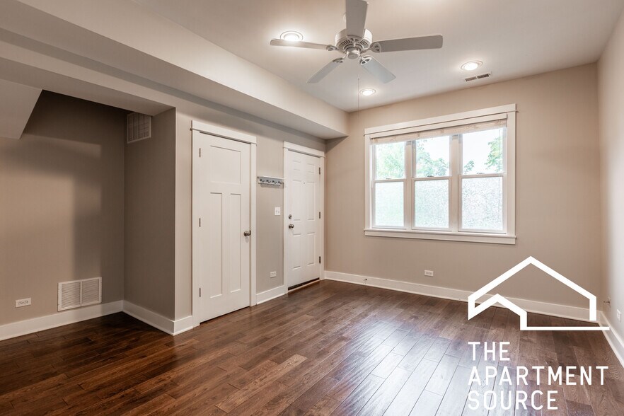 Building Photo - 2449 N Ashland Ave