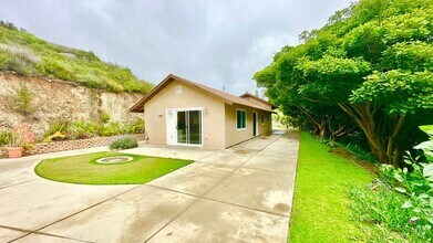 Building Photo - Beautiful, Single Story, Private Entry, De...