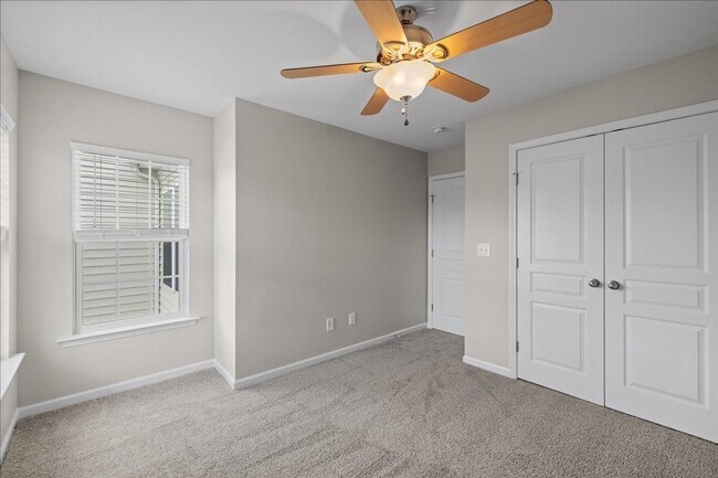 Building Photo - Well Maintained Three Bedroom Home!