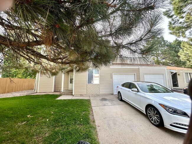 Building Photo - Charming Home on a Quiet Cul-de-Sac Surrou...
