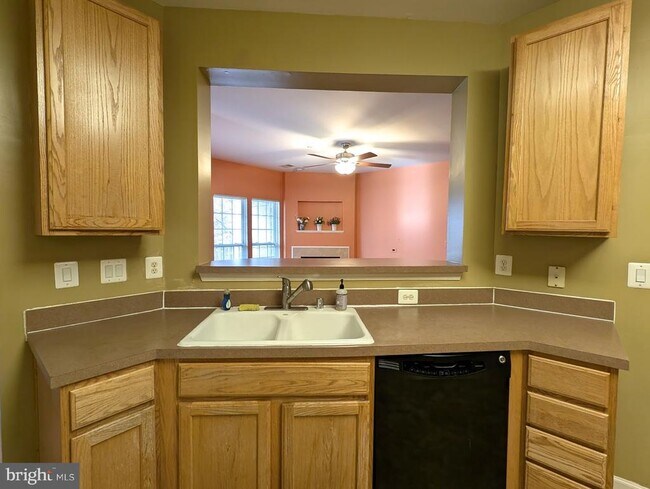 Building Photo - 6214 Westchester Park Dr