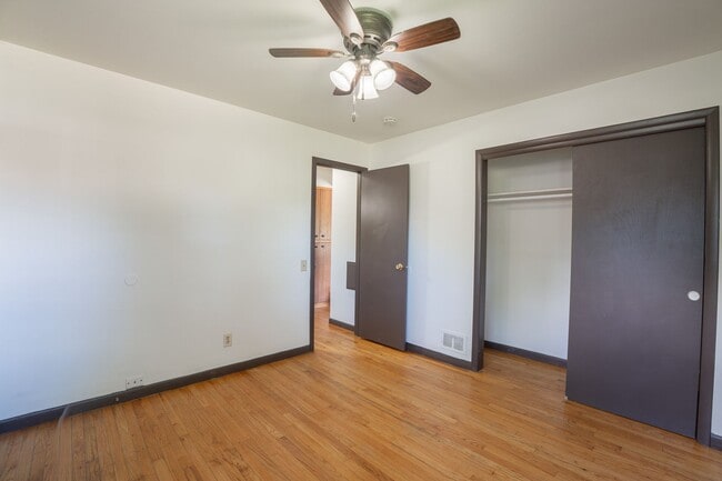 Building Photo - 2113 Lake Point Dr