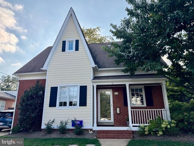 Building Photo - 854 N Liberty St