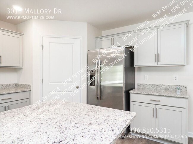 Building Photo - 3016 Mallory Dr