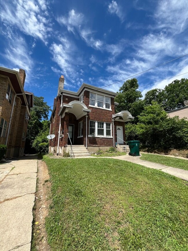 Building Photo - 682 Greenwood Ave