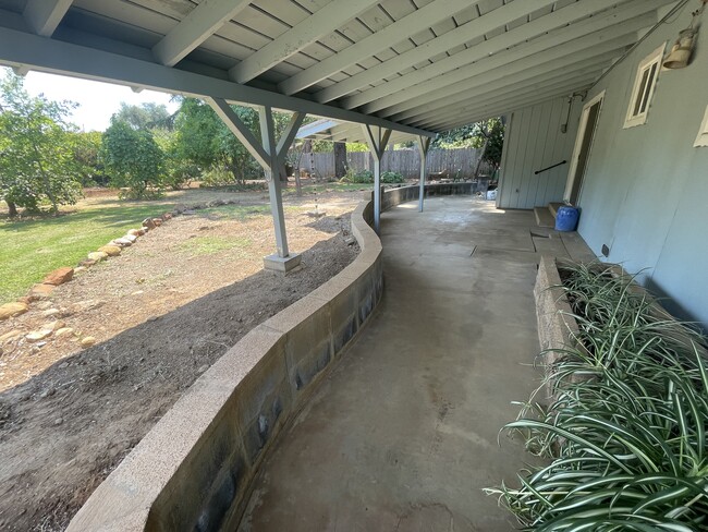 Building Photo - 2117 Deerfield Ave