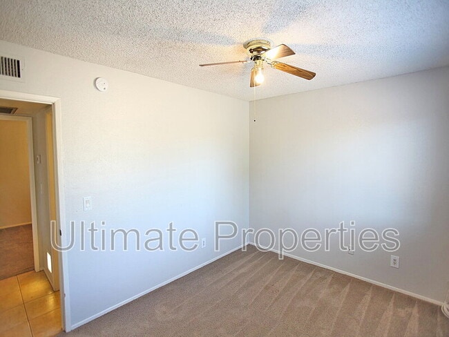 Building Photo - 8445 N 47th Dr