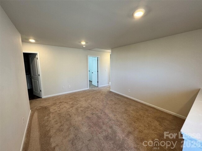 Building Photo - 2011 Weddington Pointe Dr