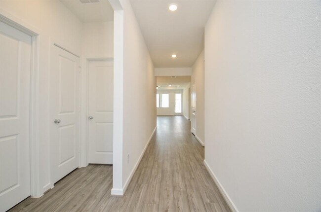 Building Photo - 9730 Burlington Bristol Dr
