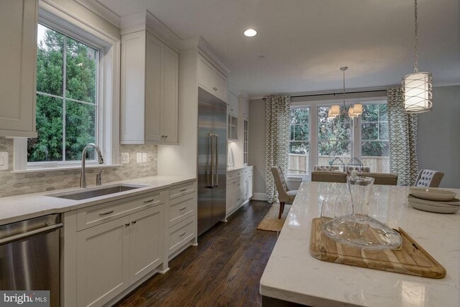 Building Photo - 5700 Tanglewood Dr