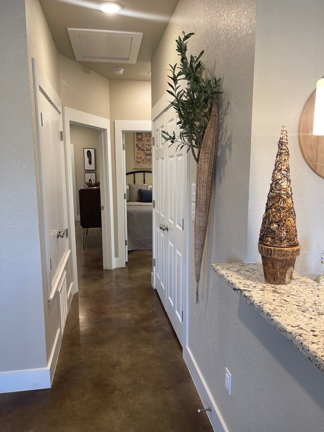 Building Photo - 3301 Belmont Dr