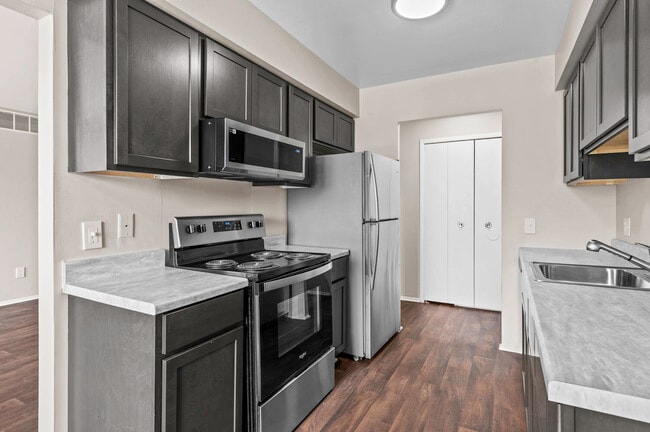 Building Photo - Cambridge Square