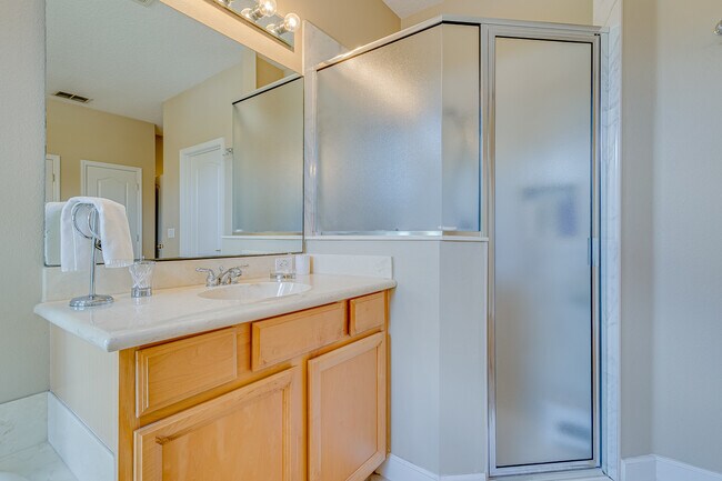 Building Photo - 2500 Azzurra Ln