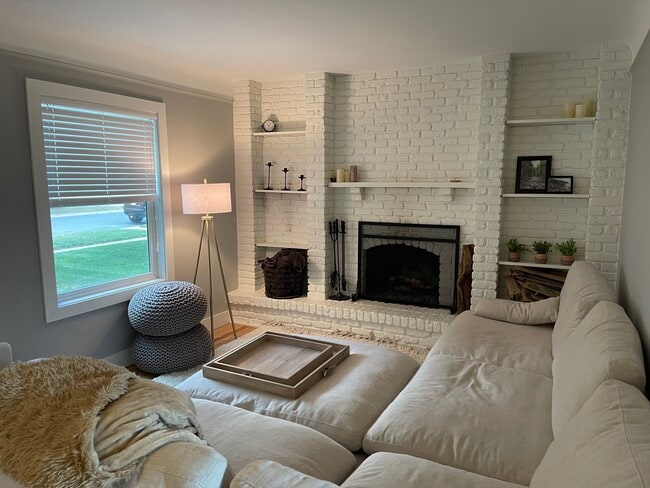 Living Room - 3362 Brownlow Ave