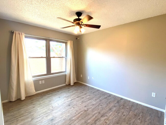 Building Photo - 9818 Jordan Ave