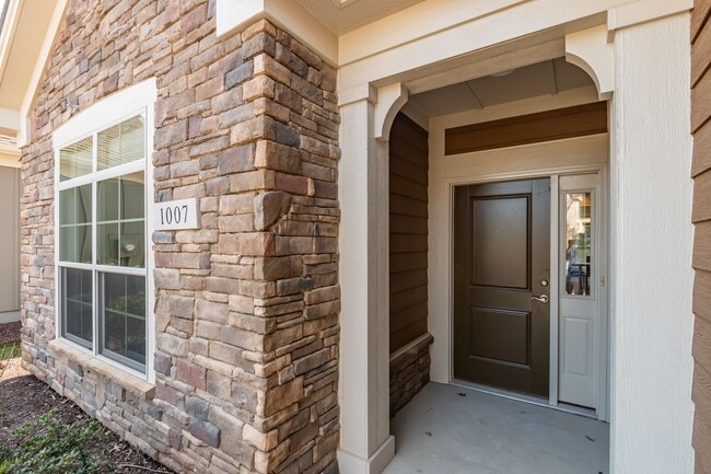 Building Photo - Gorgeous Home in Durham!