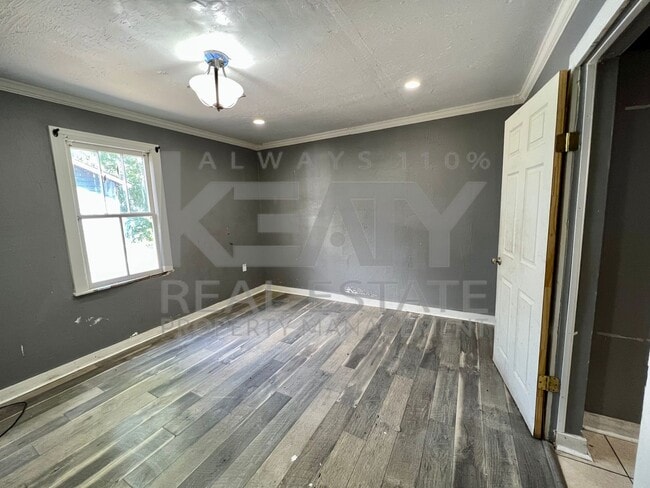 Building Photo - COMING SOON! 3 Bedroom, 2 Bathroom Home of...