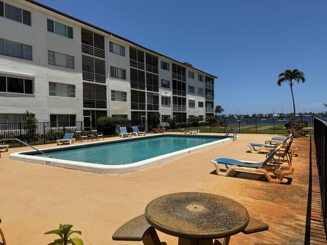 Building Photo - 4500 N Flagler Dr