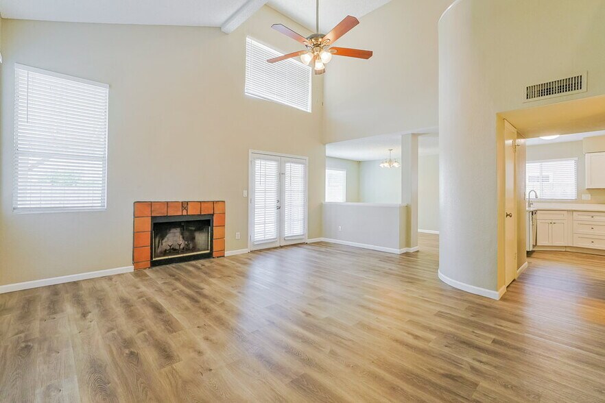 Building Photo - 4005 E Woodland Dr