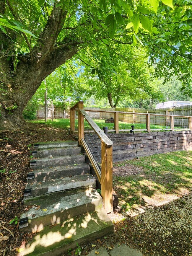 Building Photo - Fairview Bungalow