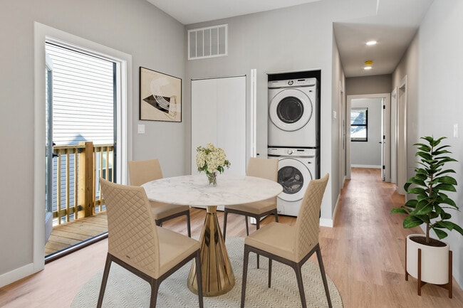 Building Photo - 3520 W Shakespeare Ave