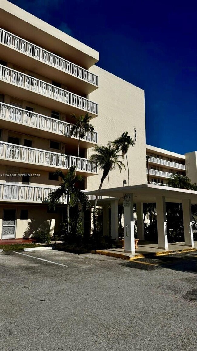 Building Photo - 2903 Point E Dr