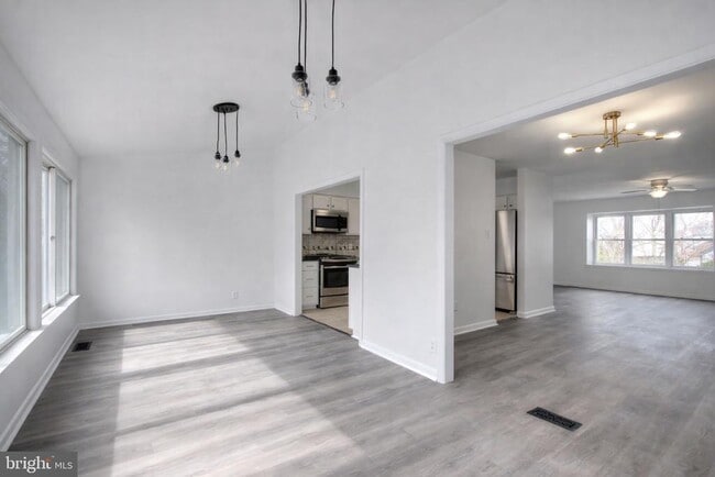 Building Photo - 49 Brambling Ln